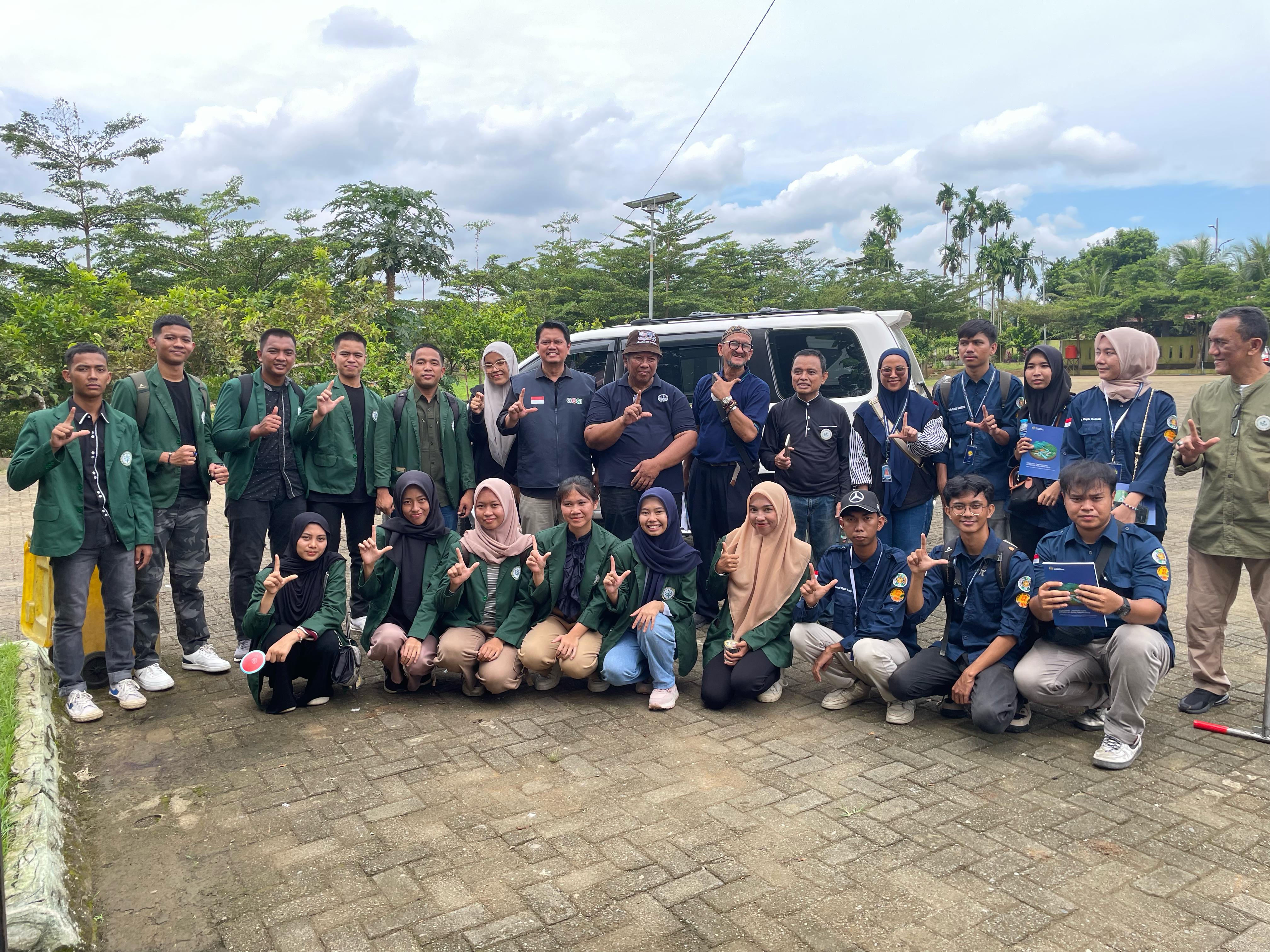 Jaga Konservasi Alam, Mahasiswa Polbangtan Kementan Ikut Tanam Sejuta Bibit Matoa
